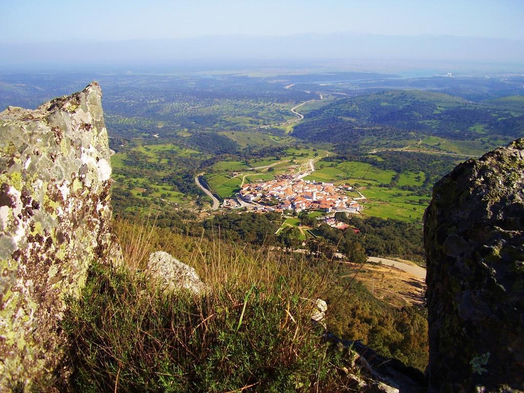 Los Montes Guest House Casas de Miravete Eksteriør bilde